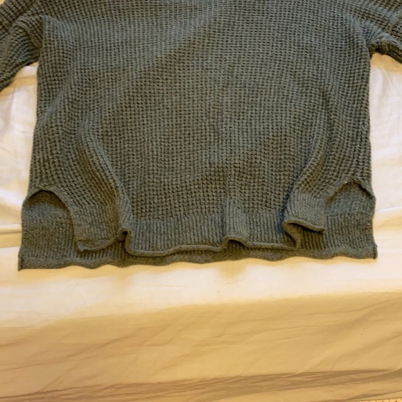 Hollister Green Longsleeve - Picture 10 of 10